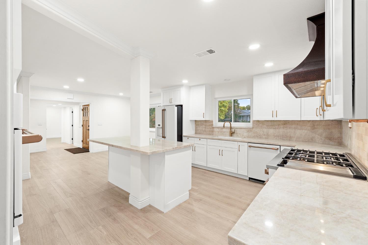 1345 W Escalon Ave, Fresno, CA 93711