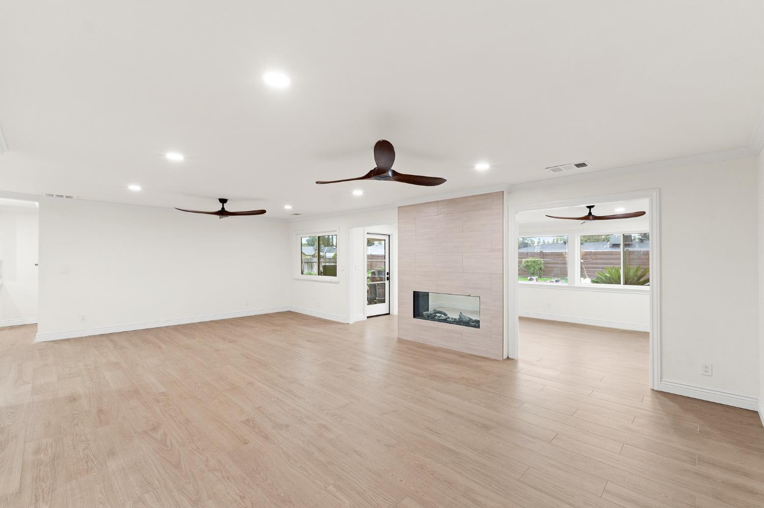 1345 W Escalon Ave, Fresno, CA 93711