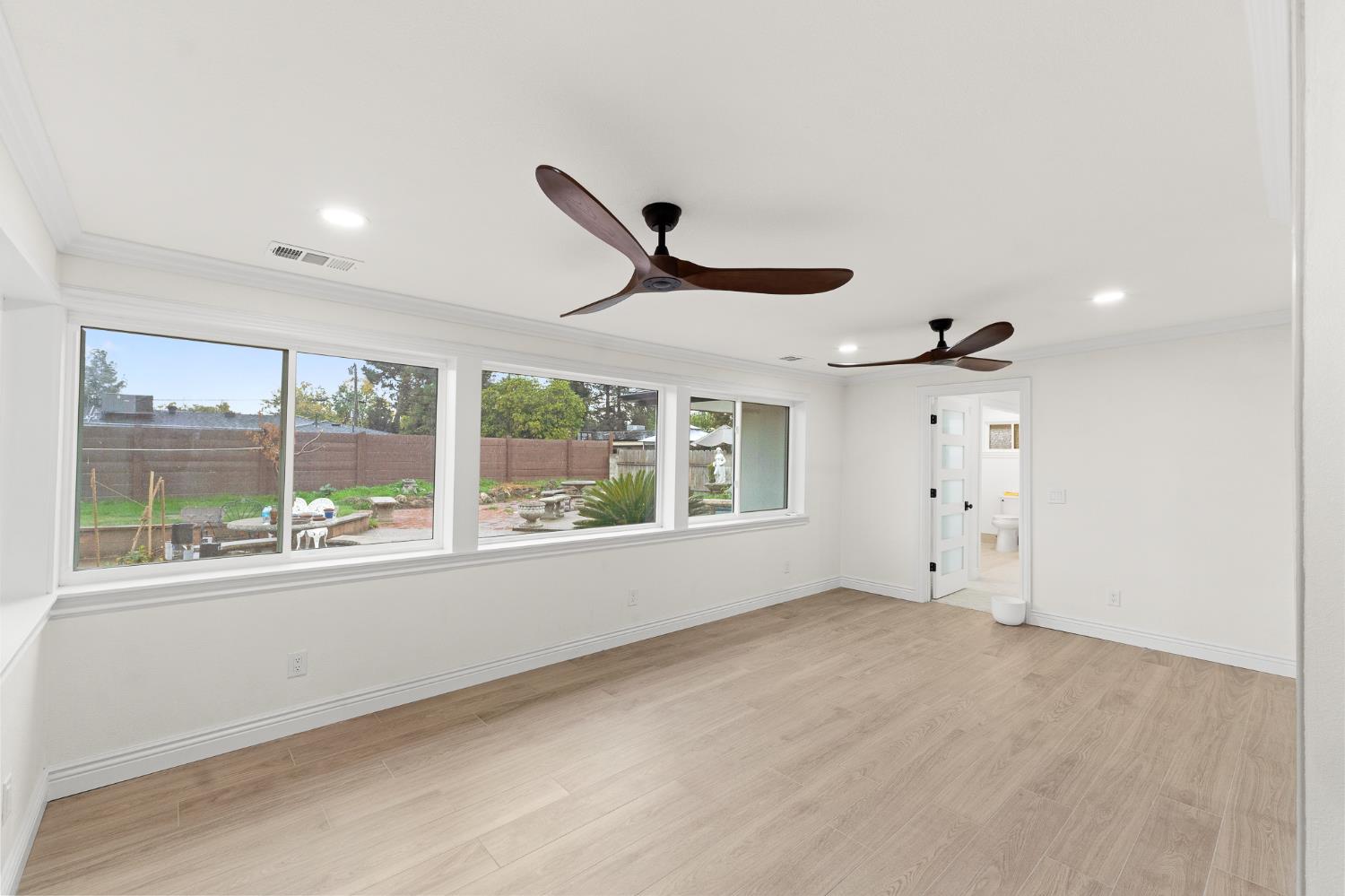 1345 W Escalon Ave, Fresno, CA 93711