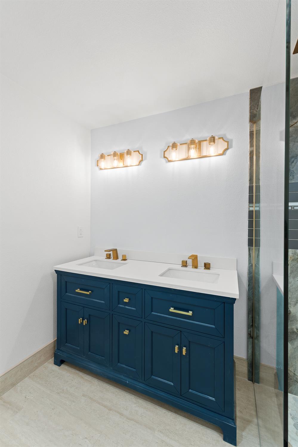 1345 W Escalon Ave, Fresno, CA 93711