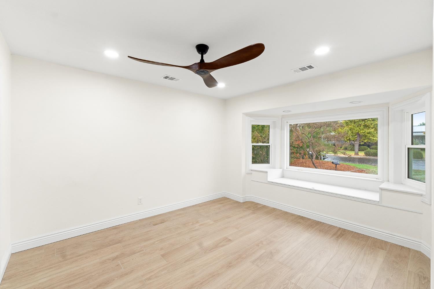 1345 W Escalon Ave, Fresno, CA 93711