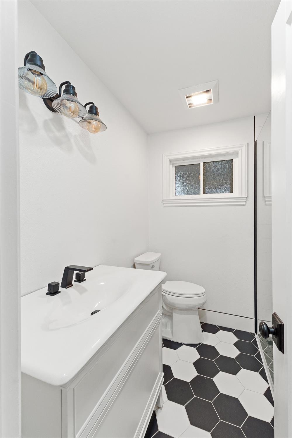 1345 W Escalon Ave, Fresno, CA 93711