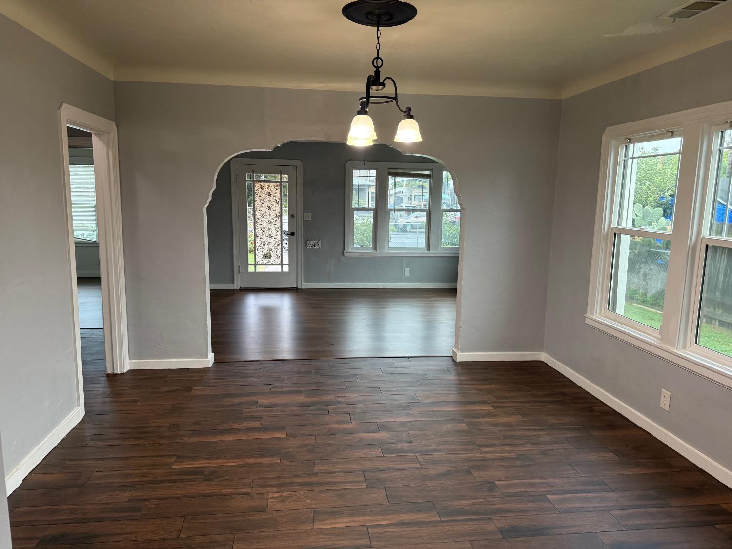 1409 N Divisadero St, Visalia, CA 93291