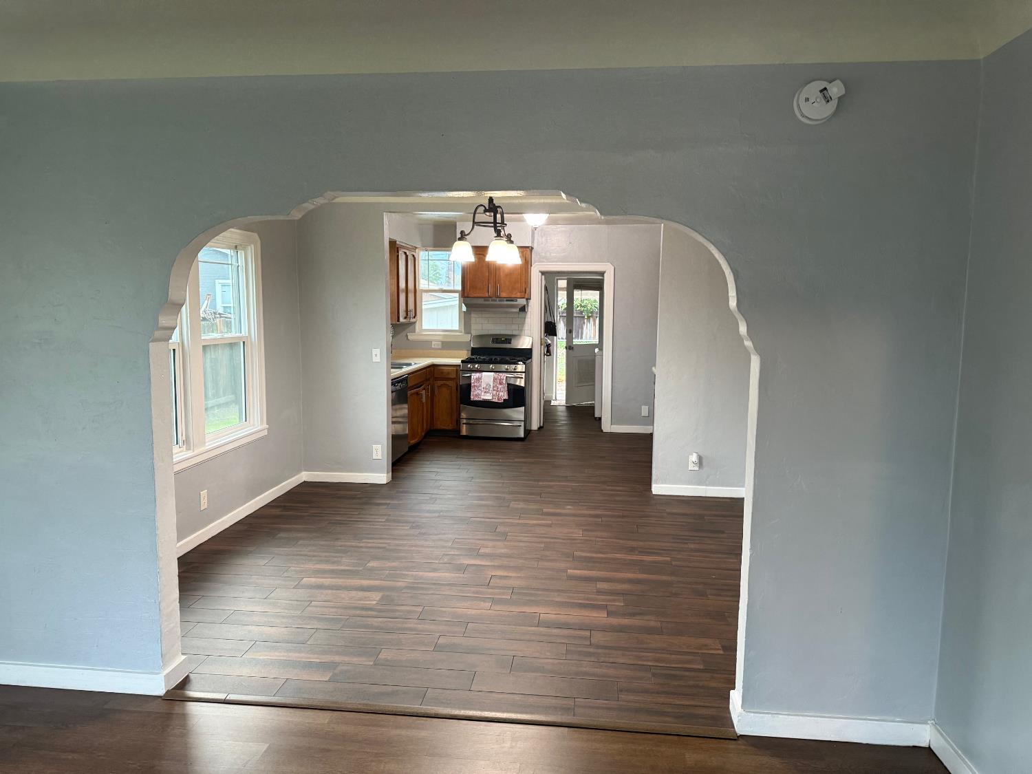 1409 N Divisadero St, Visalia, CA 93291