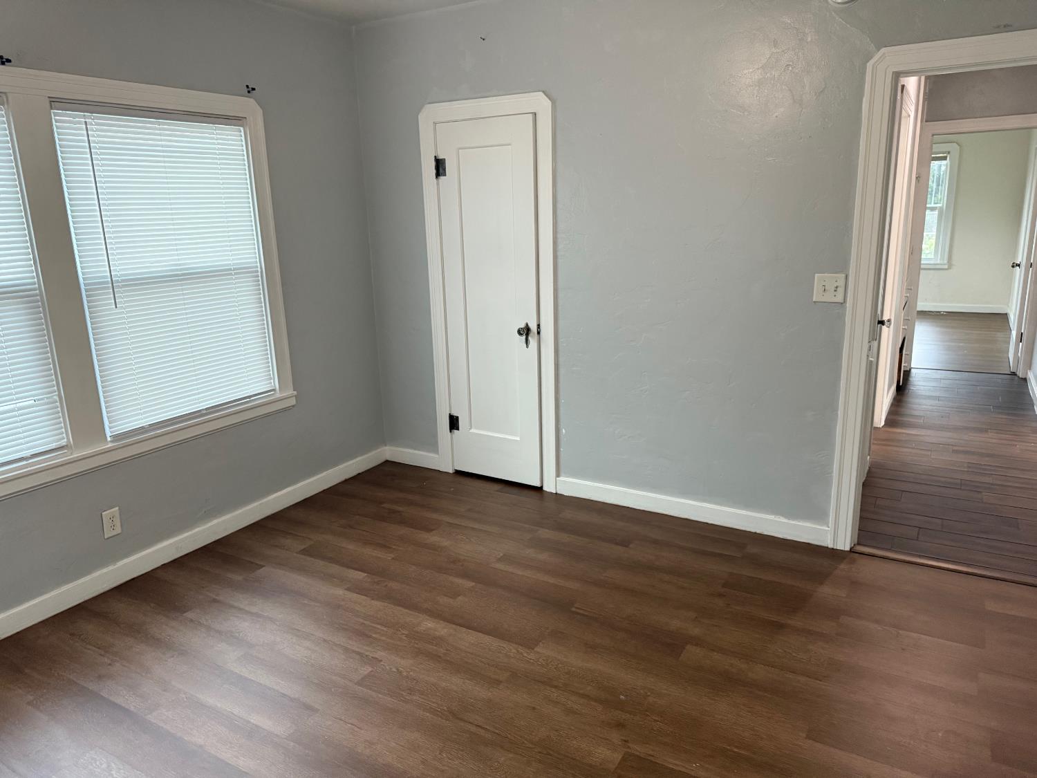 1409 N Divisadero St, Visalia, CA 93291