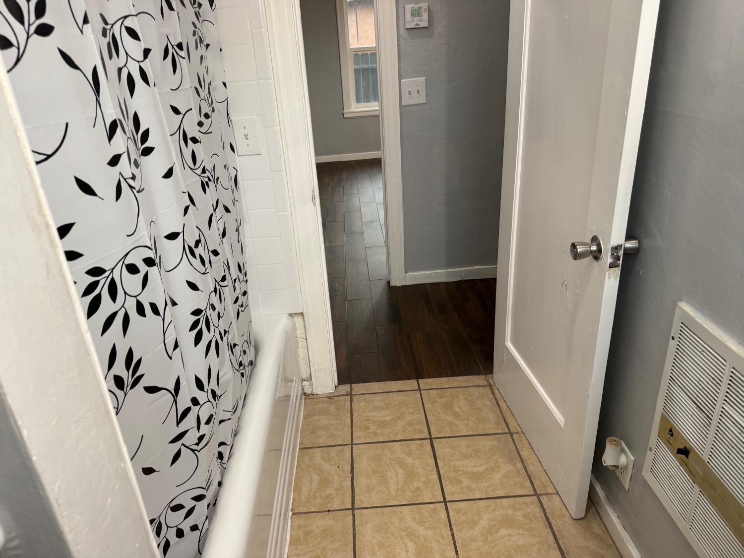 1409 N Divisadero St, Visalia, CA 93291