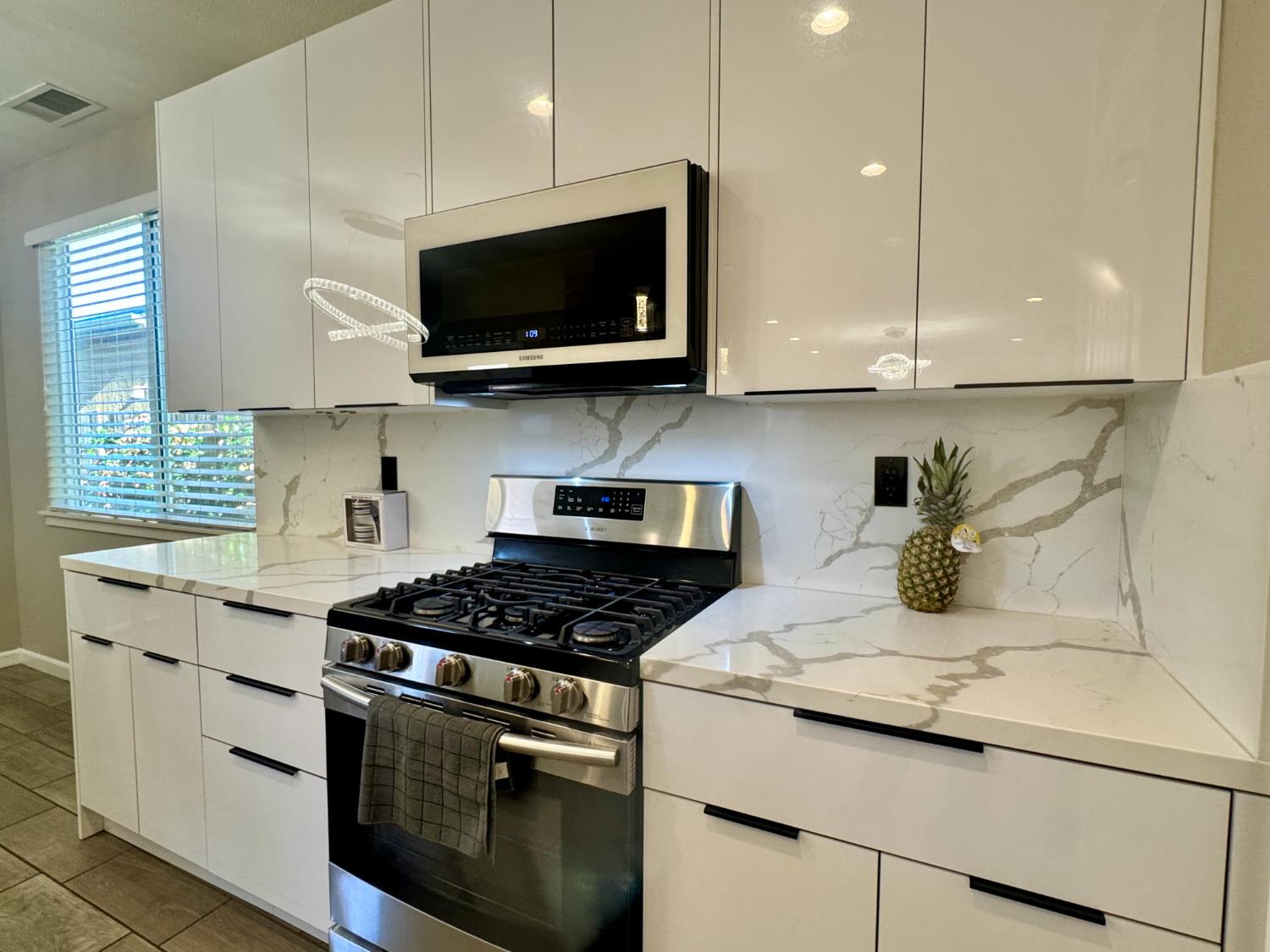 5865 E Beck Ave, Fresno, CA 93727