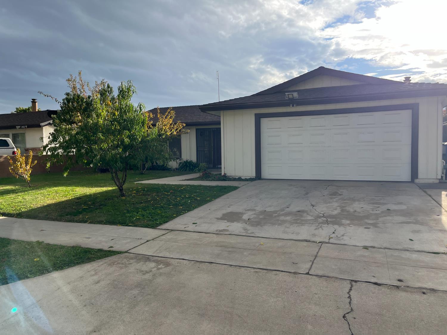 4529 N Warren Ave, Fresno, CA 93705