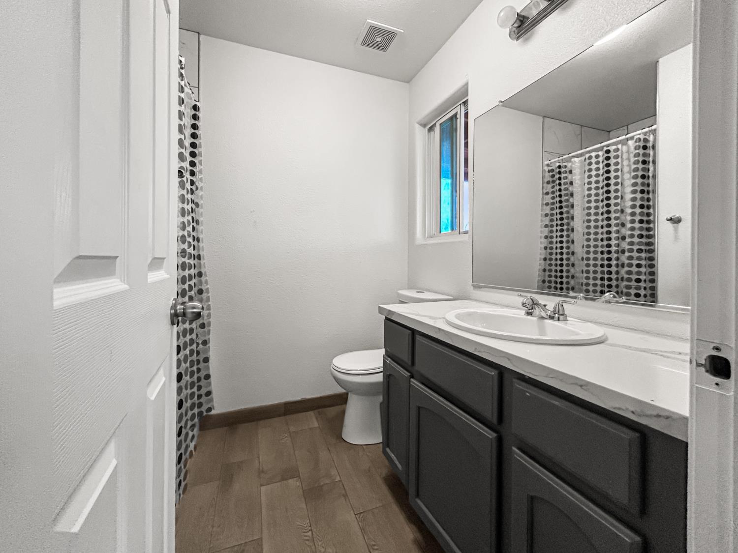 2349 S Sabre Ave, Fresno, CA 93727