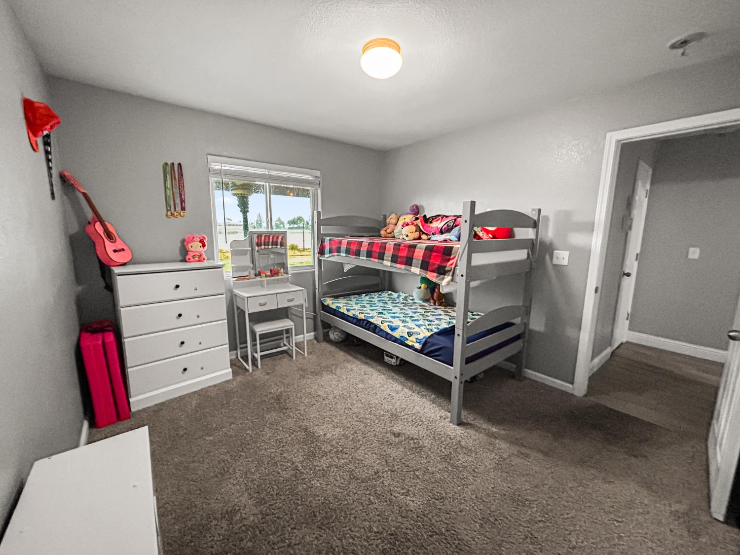 2349 S Sabre Ave, Fresno, CA 93727