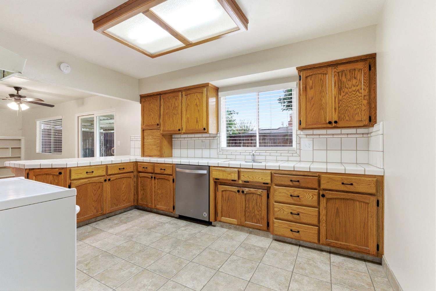 244 E Earl Way, Hanford, CA 93230