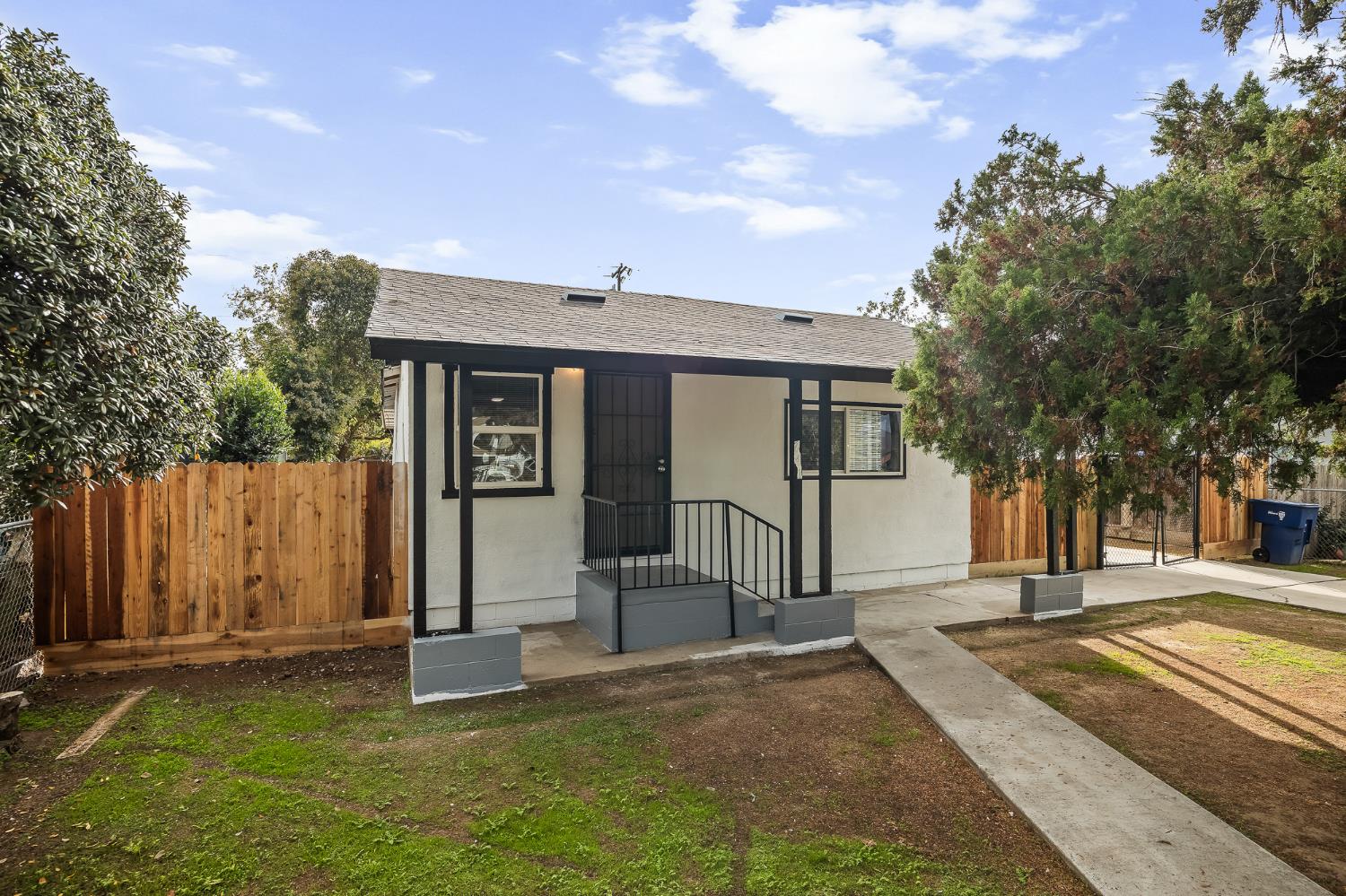 741 W Myers Ave, Fresno, CA 93706