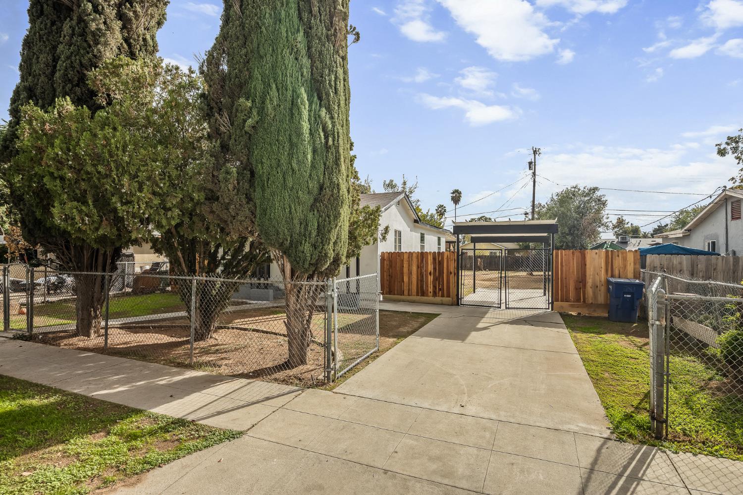 741 W Myers Ave, Fresno, CA 93706