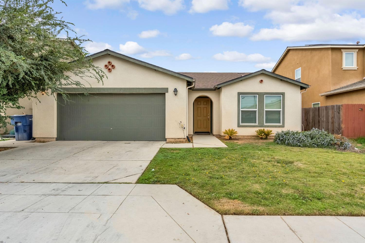 3689 N Mccaffrey Ave, Fresno, CA 93722