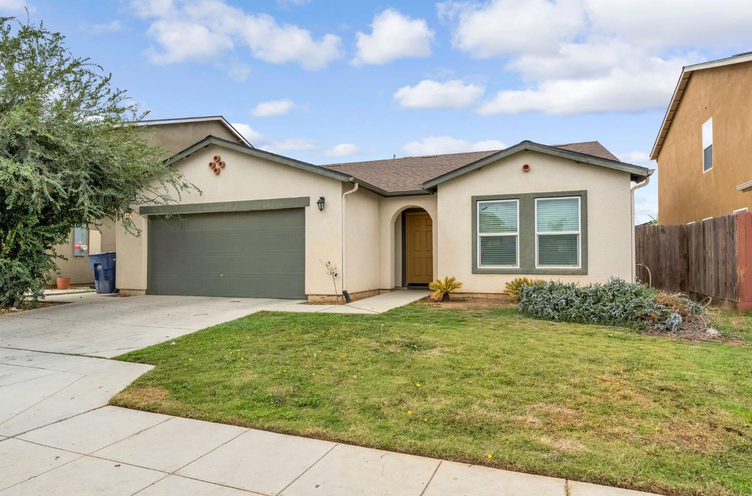 3689 N Mccaffrey Ave, Fresno, CA 93722