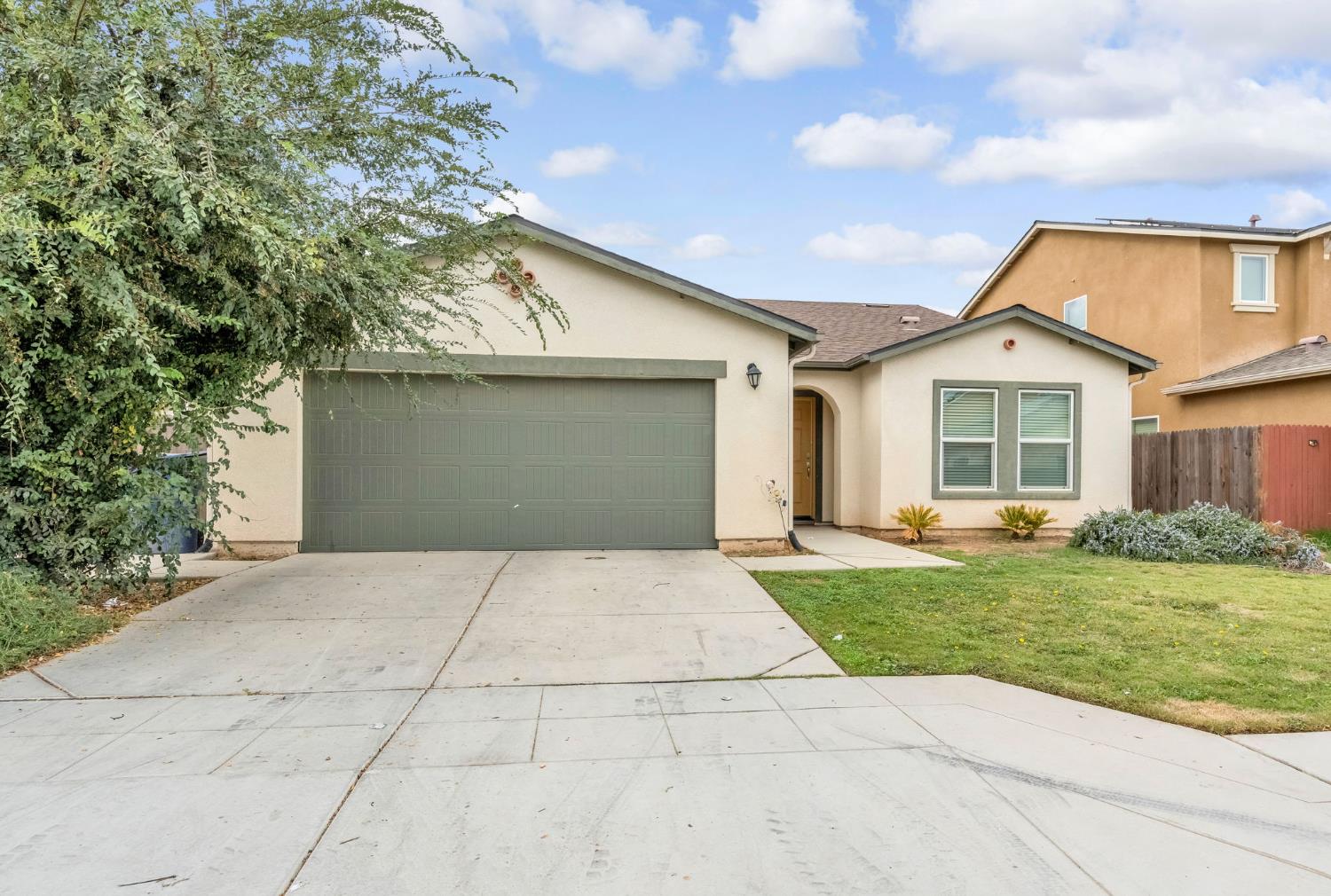 3689 N Mccaffrey Ave, Fresno, CA 93722