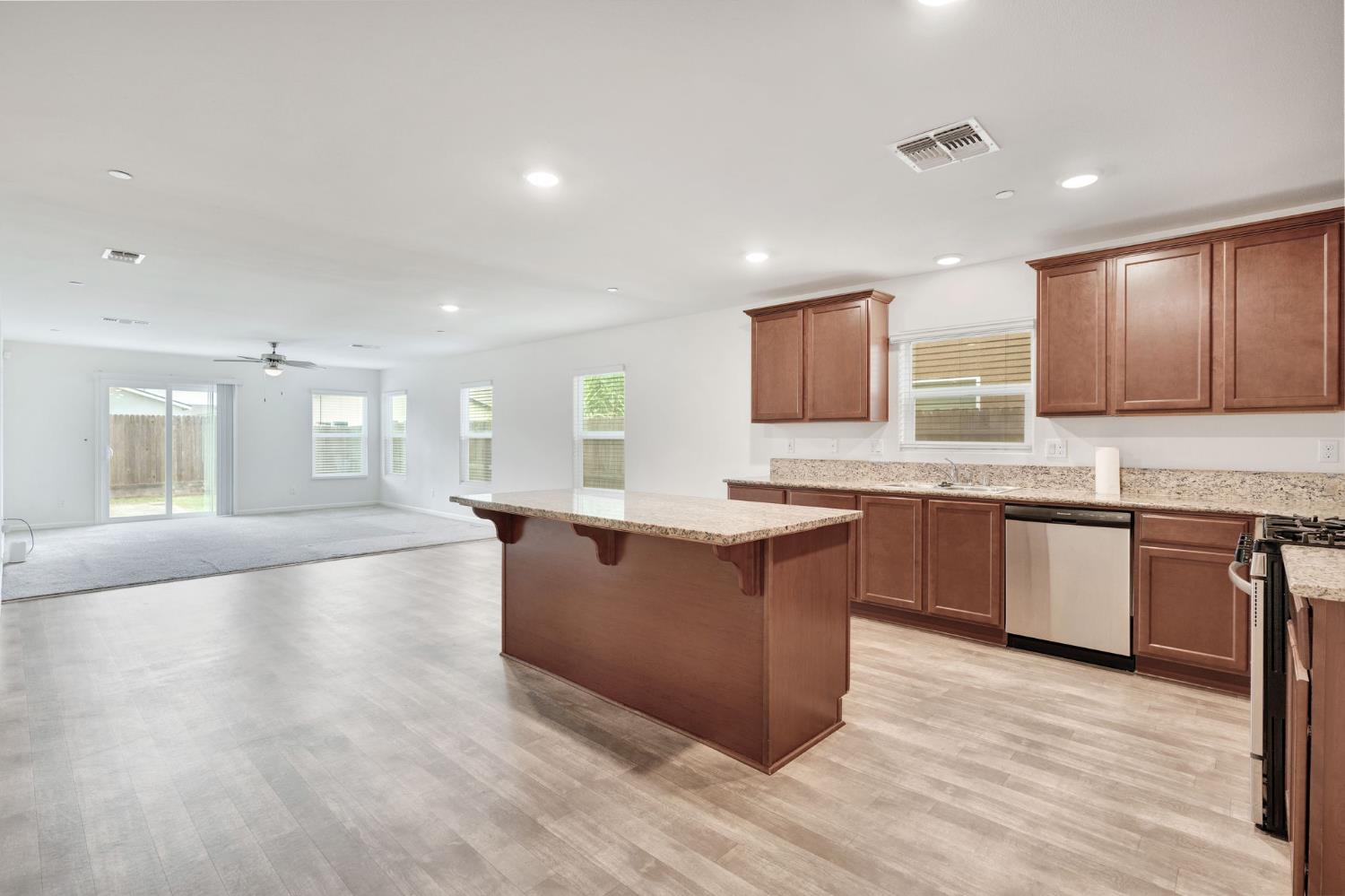 3689 N Mccaffrey Ave, Fresno, CA 93722