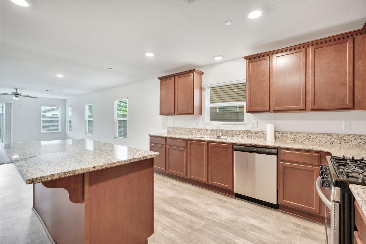 3689 N Mccaffrey Ave, Fresno, CA 93722