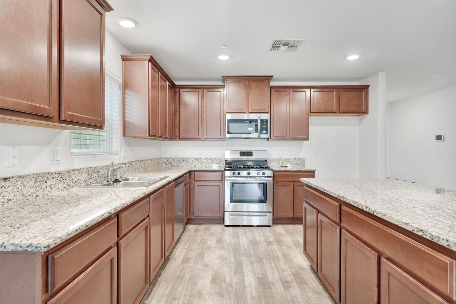 3689 N Mccaffrey Ave, Fresno, CA 93722