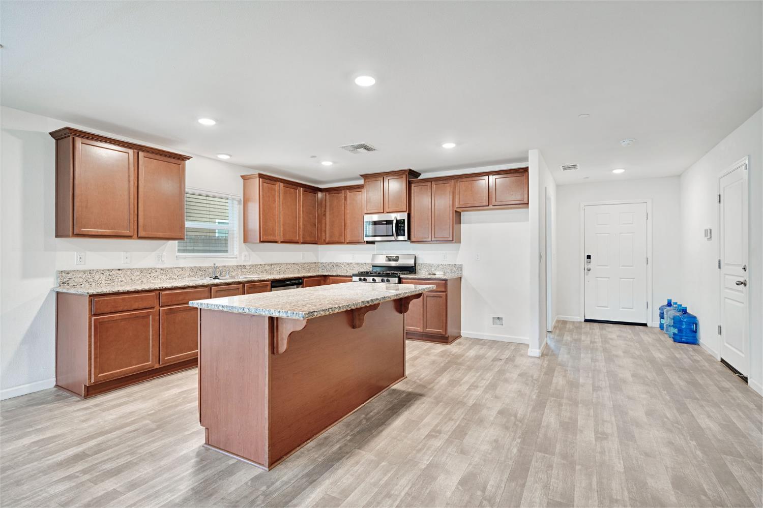 3689 N Mccaffrey Ave, Fresno, CA 93722