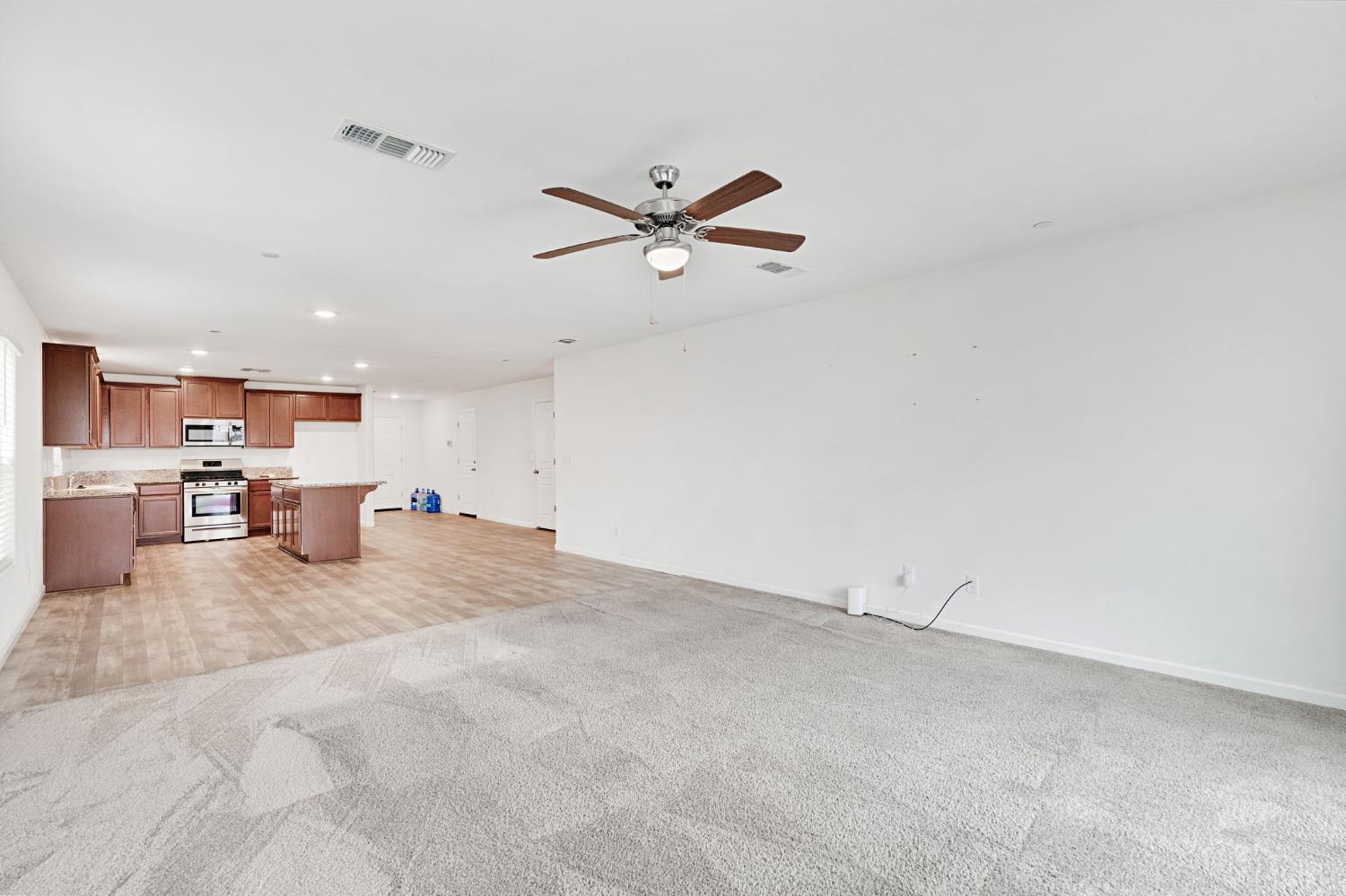 3689 N Mccaffrey Ave, Fresno, CA 93722