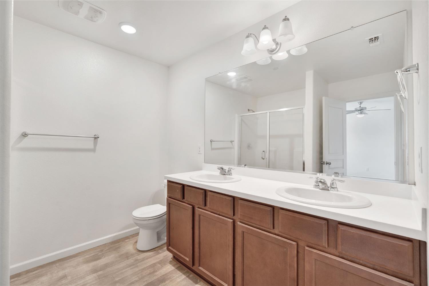 3689 N Mccaffrey Ave, Fresno, CA 93722