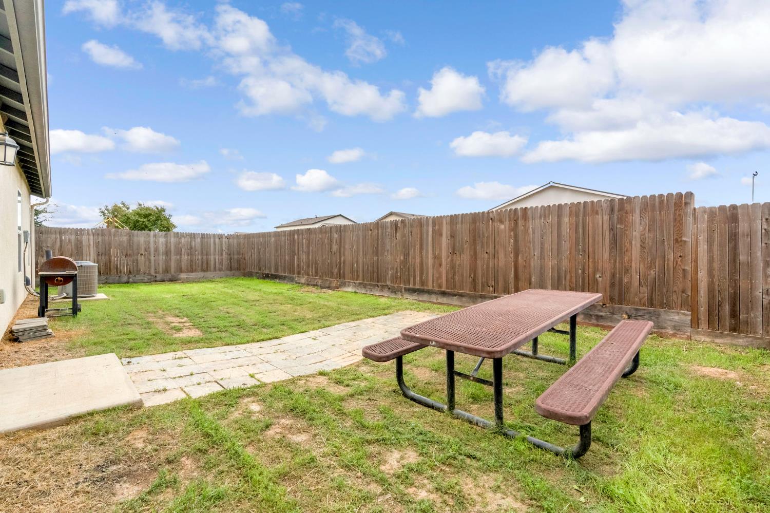 3689 N Mccaffrey Ave, Fresno, CA 93722