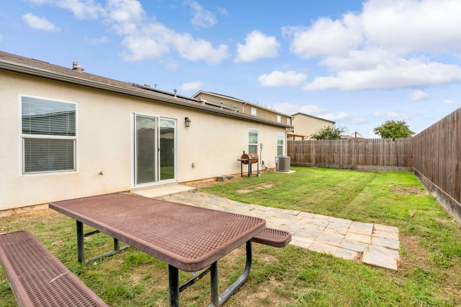 3689 N Mccaffrey Ave, Fresno, CA 93722