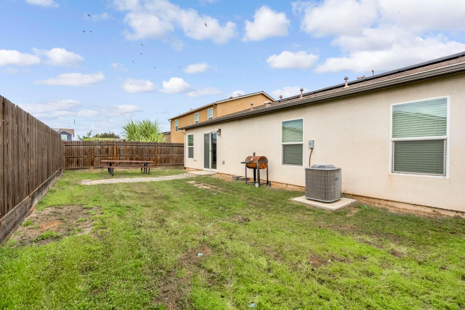 3689 N Mccaffrey Ave, Fresno, CA 93722