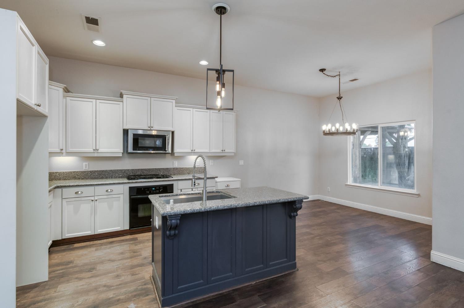 169 Rosewood Ave, Sanger, CA 93657