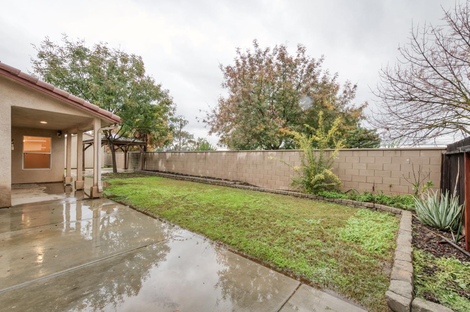 169 Rosewood Ave, Sanger, CA 93657