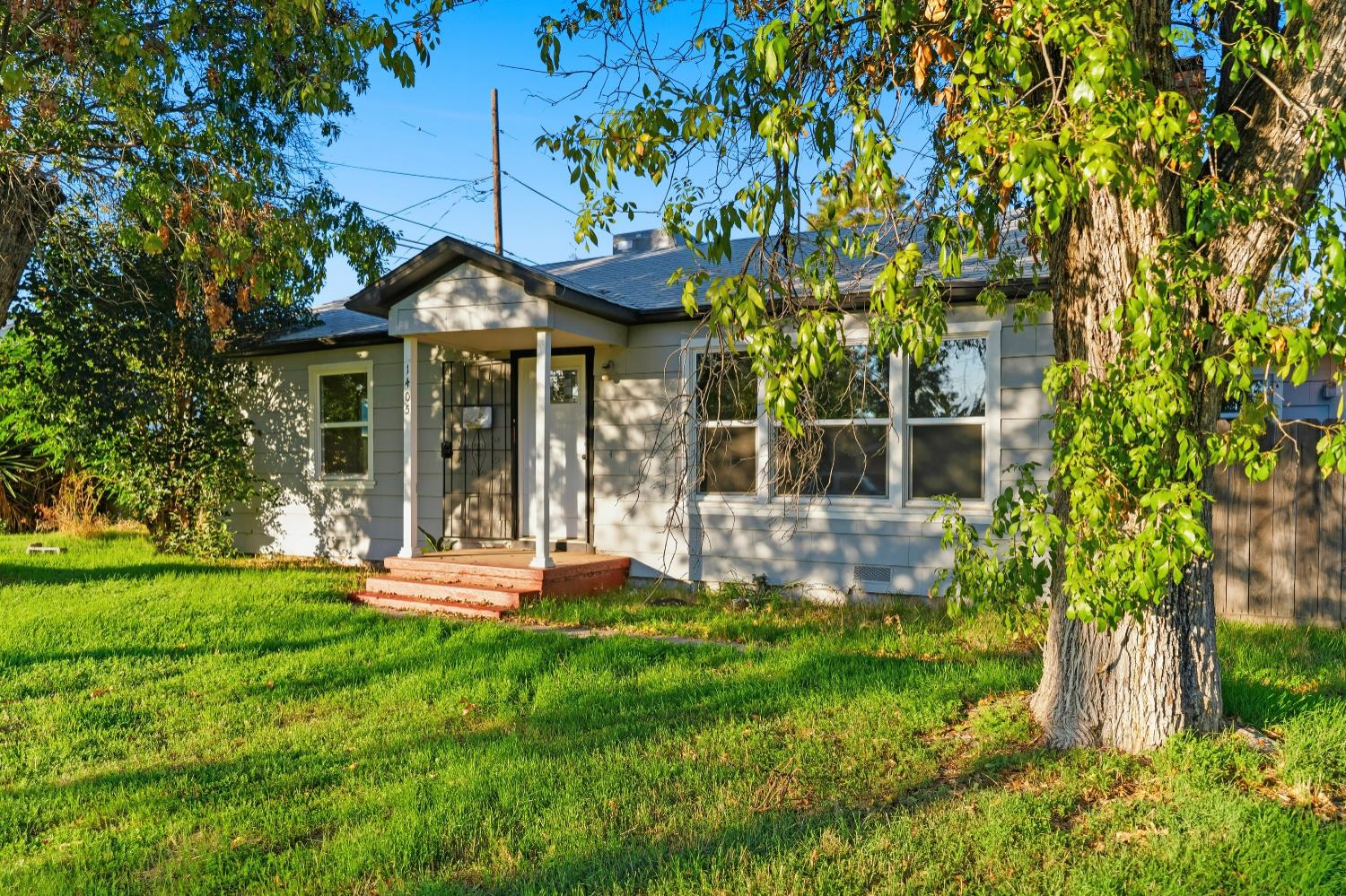 1405 E 22nd St, Merced, CA 95340