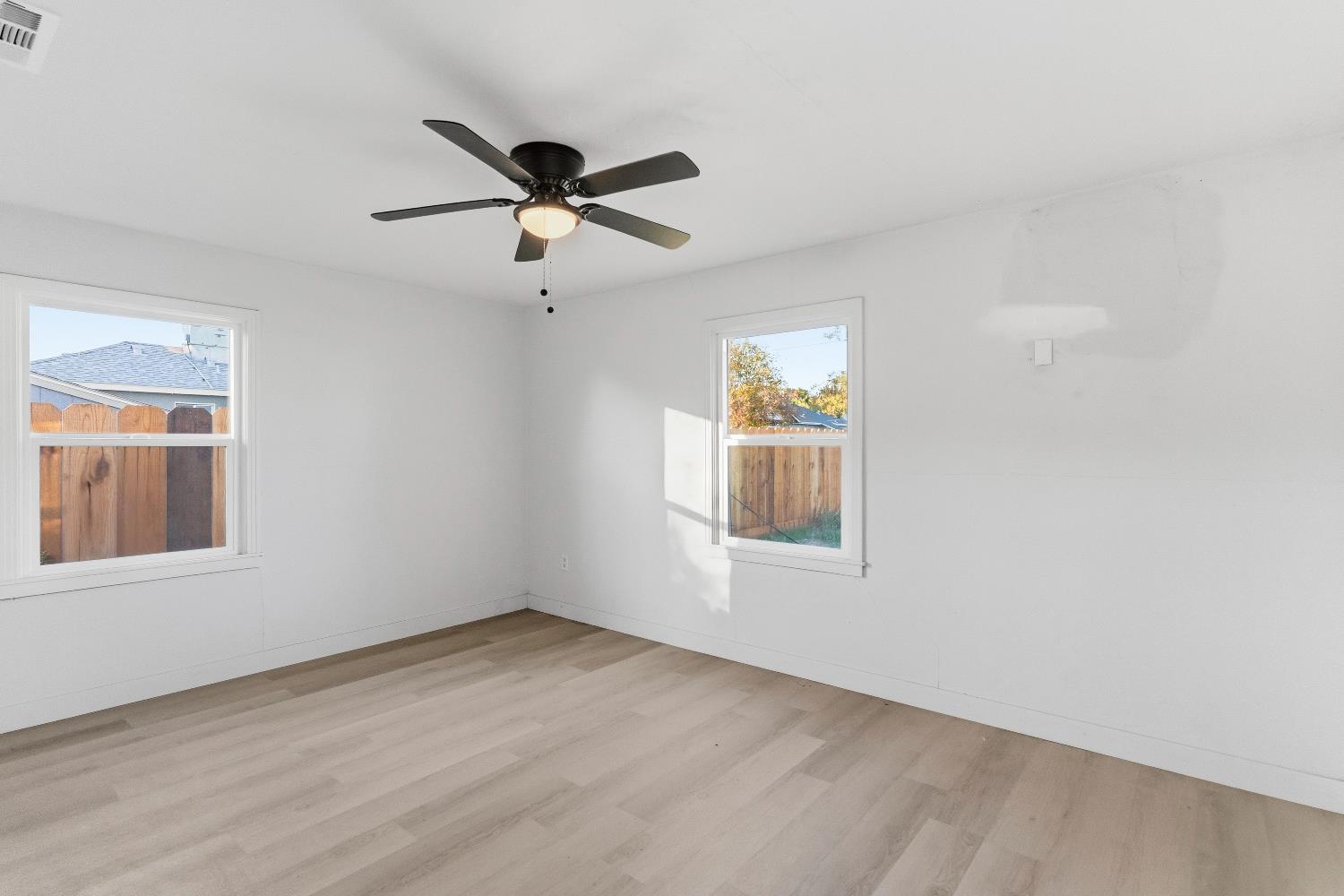 1405 E 22nd St, Merced, CA 95340