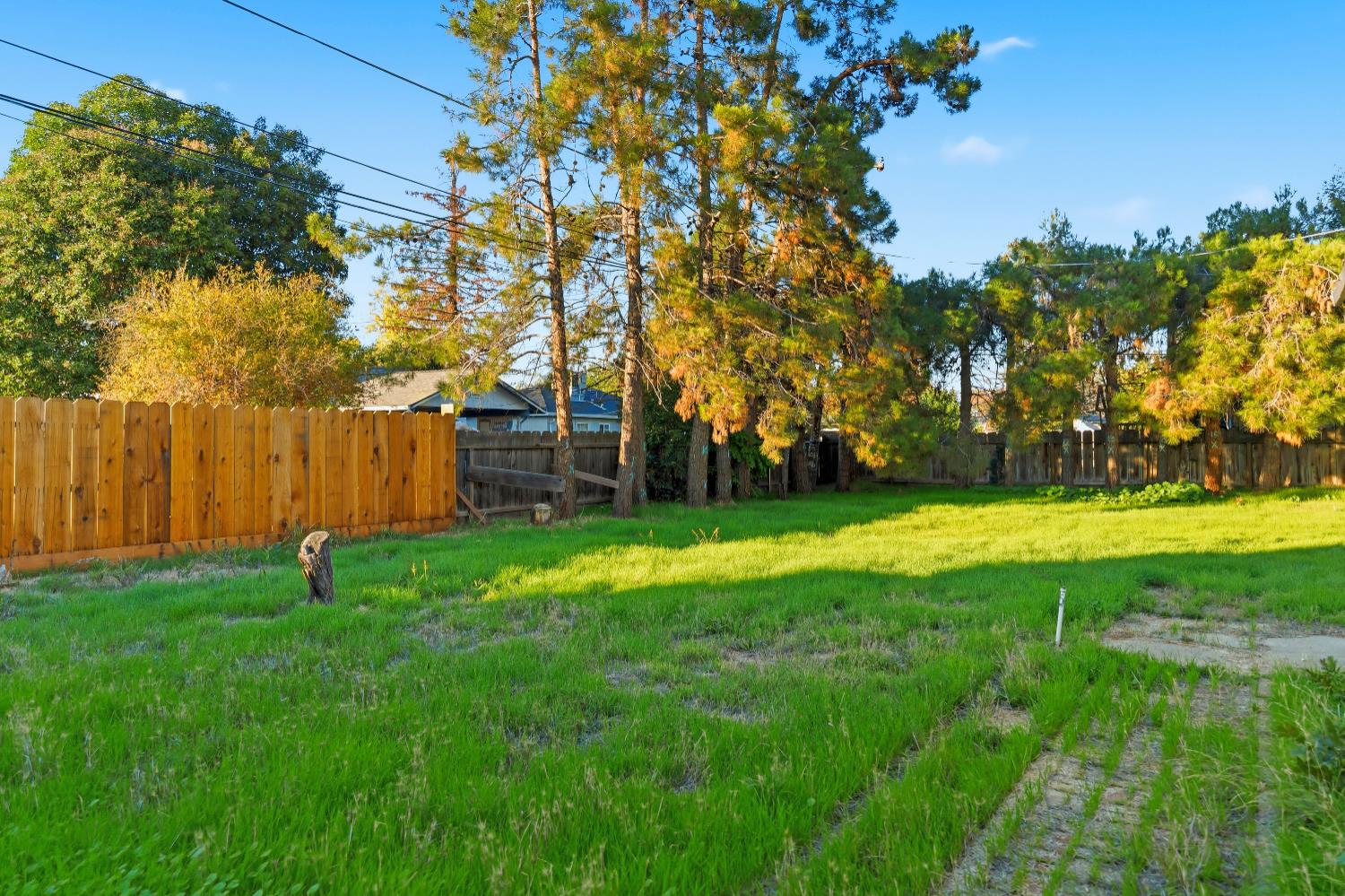 1405 E 22nd St, Merced, CA 95340