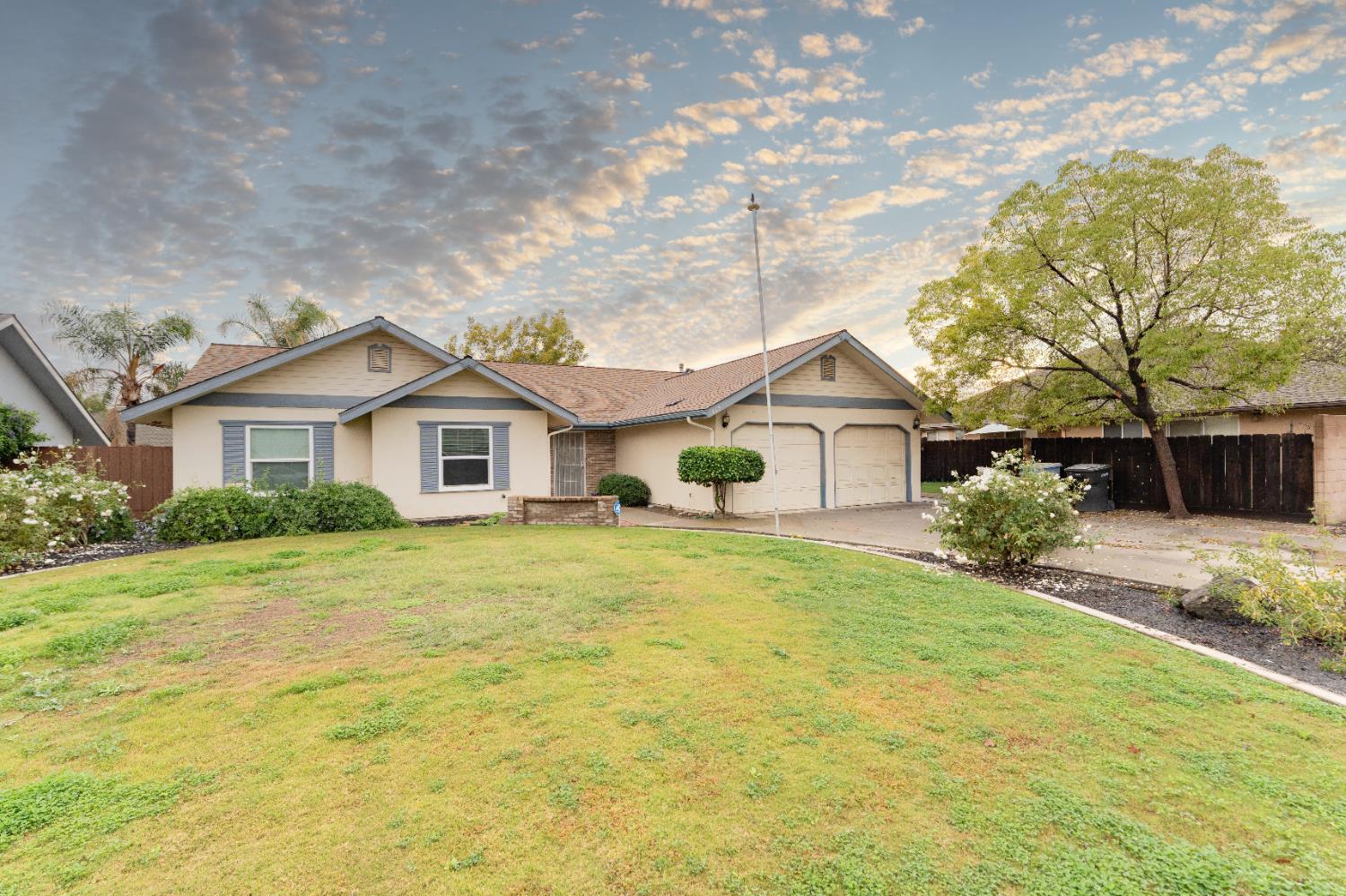 465 W Fargo Ave, Hanford, CA 93230