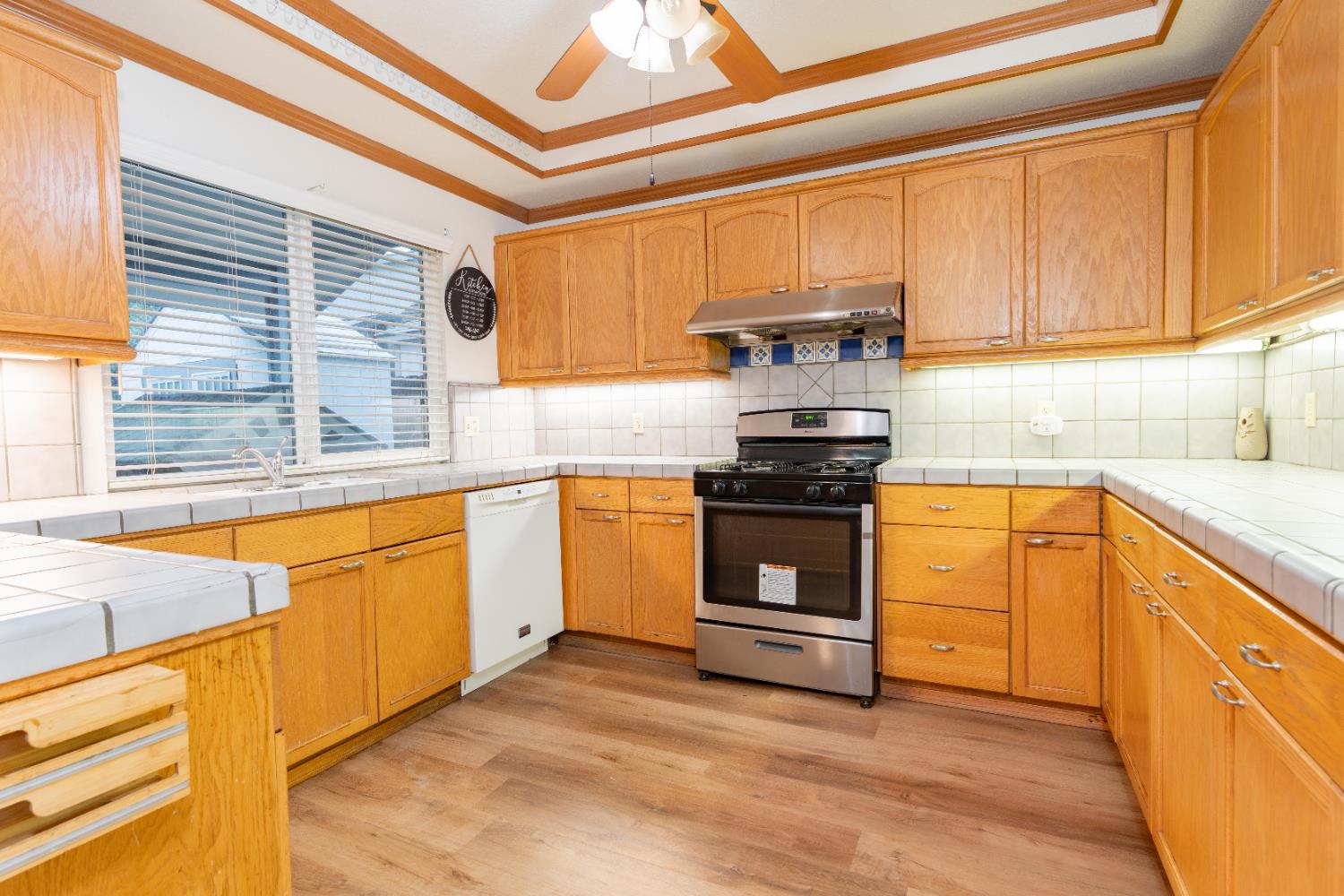 465 W Fargo Ave, Hanford, CA 93230