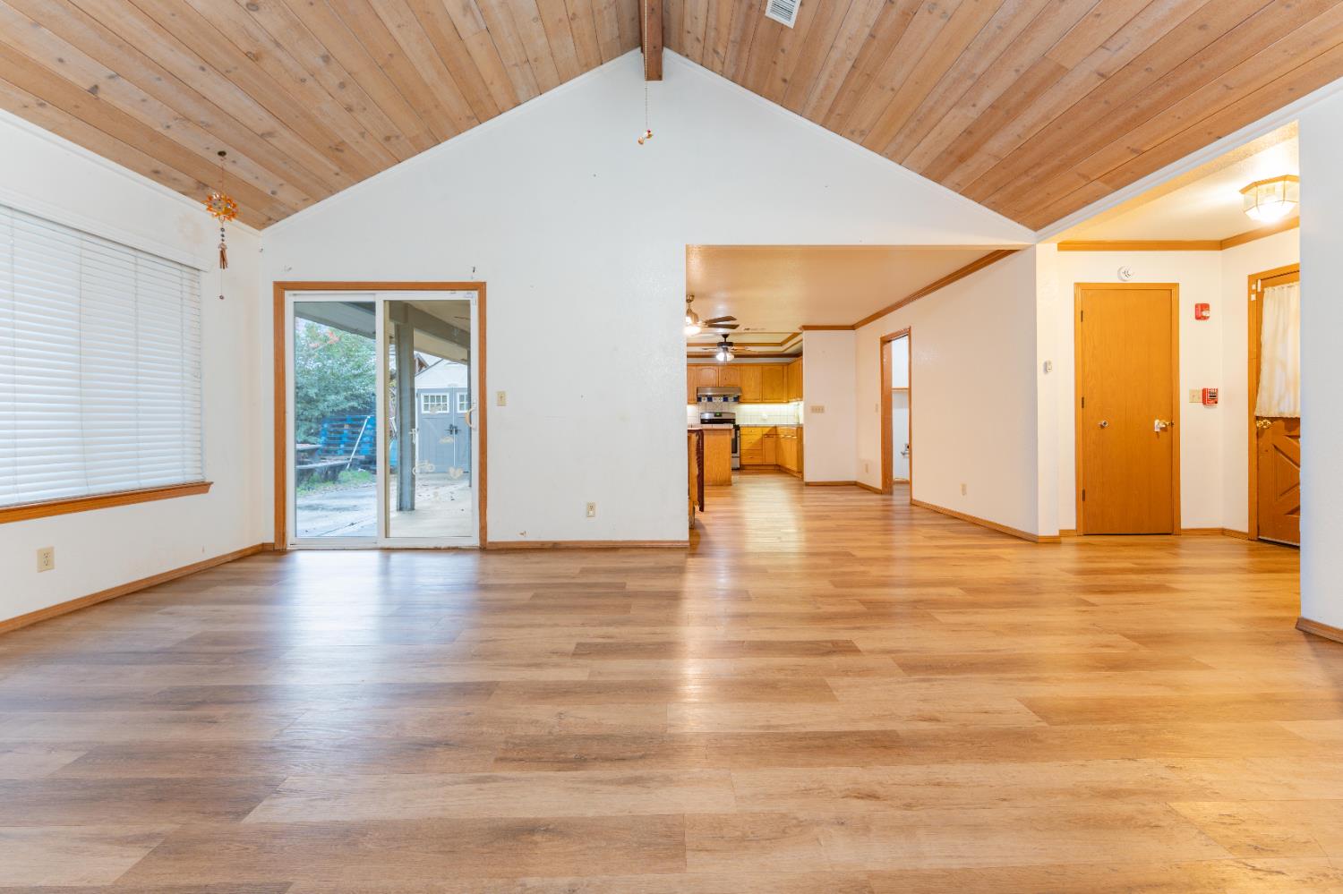 465 W Fargo Ave, Hanford, CA 93230