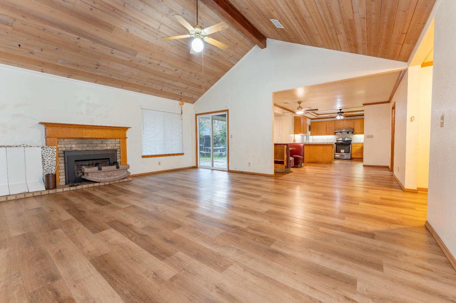 465 W Fargo Ave, Hanford, CA 93230