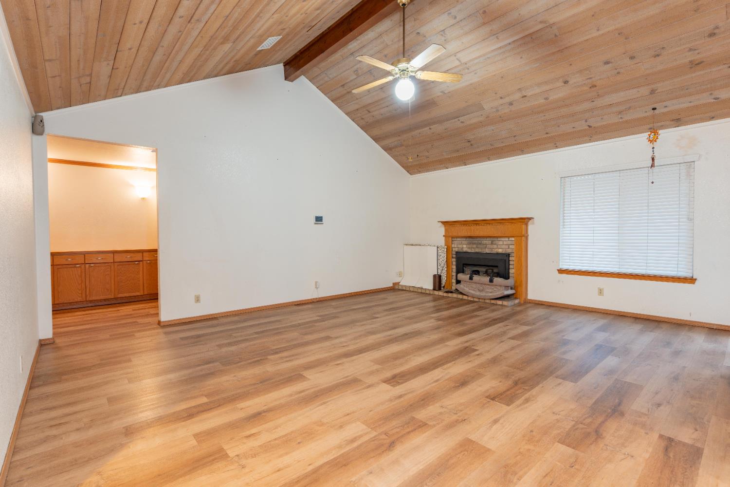 465 W Fargo Ave, Hanford, CA 93230