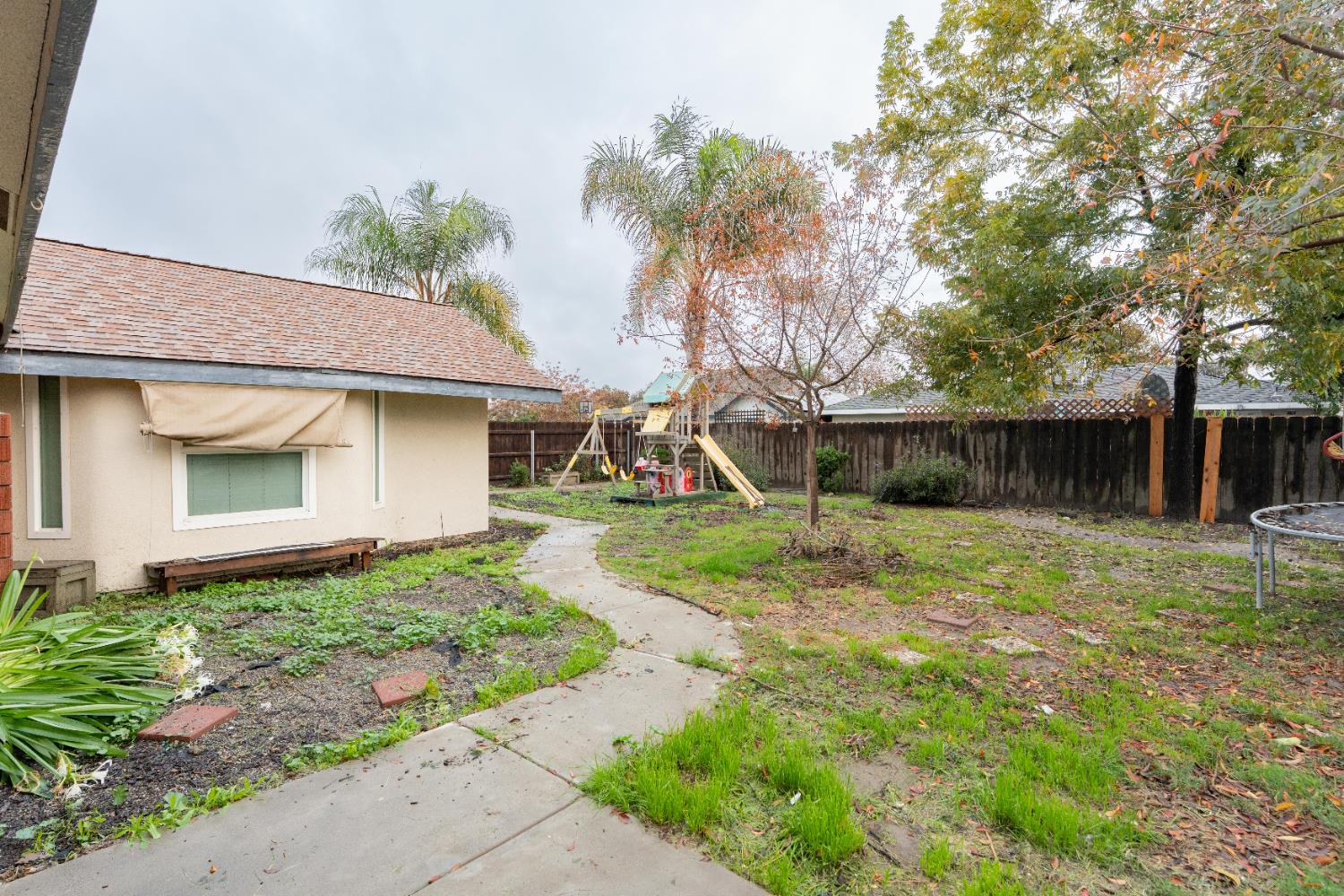 465 W Fargo Ave, Hanford, CA 93230