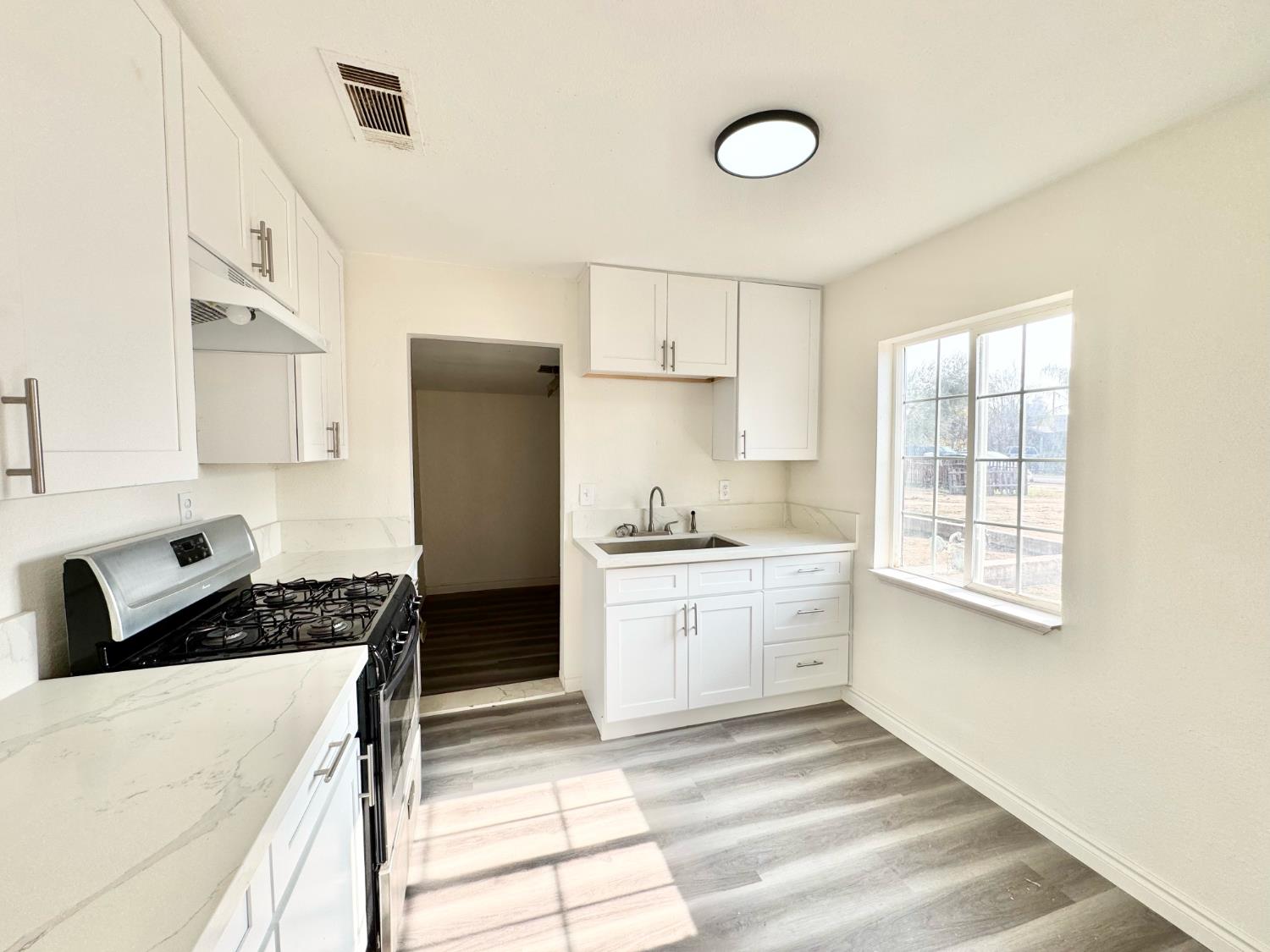 5035 E Laurel Ave, Fresno, CA 93727