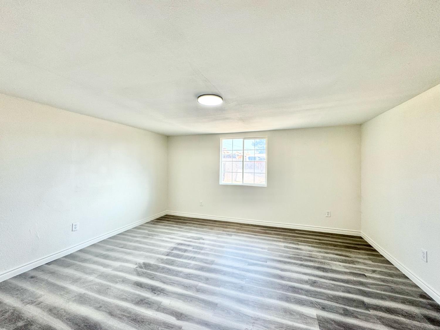 5035 E Laurel Ave, Fresno, CA 93727