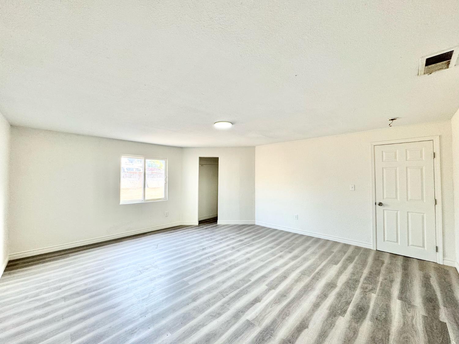 5035 E Laurel Ave, Fresno, CA 93727