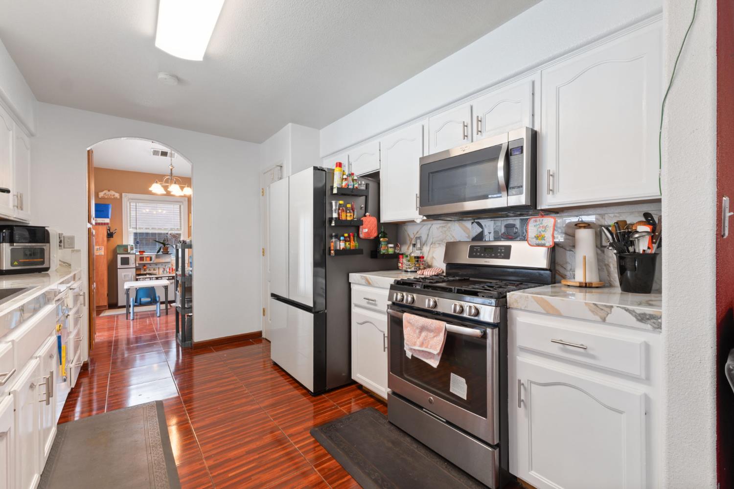 180 Cheney Ln, Coalinga, CA 93210