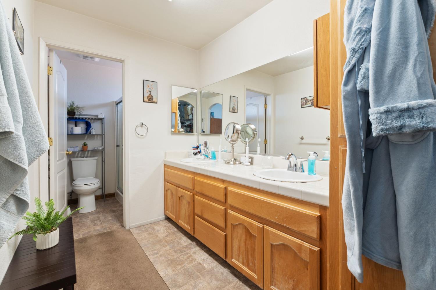 180 Cheney Ln, Coalinga, CA 93210