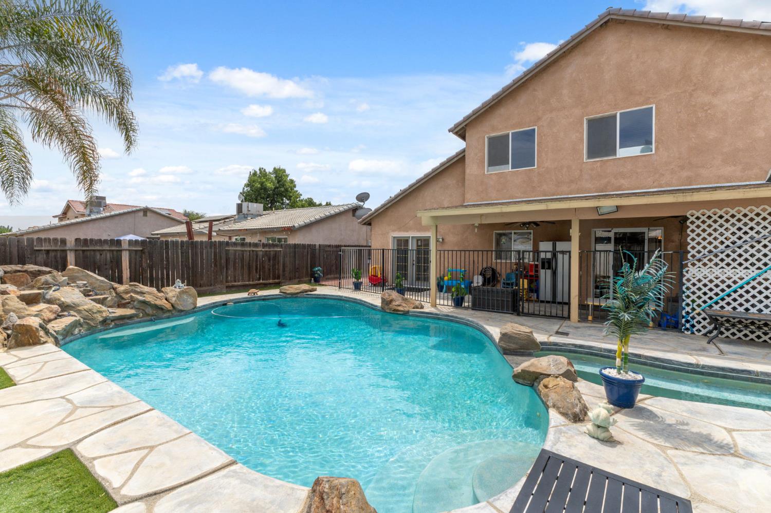 180 Cheney Ln, Coalinga, CA 93210