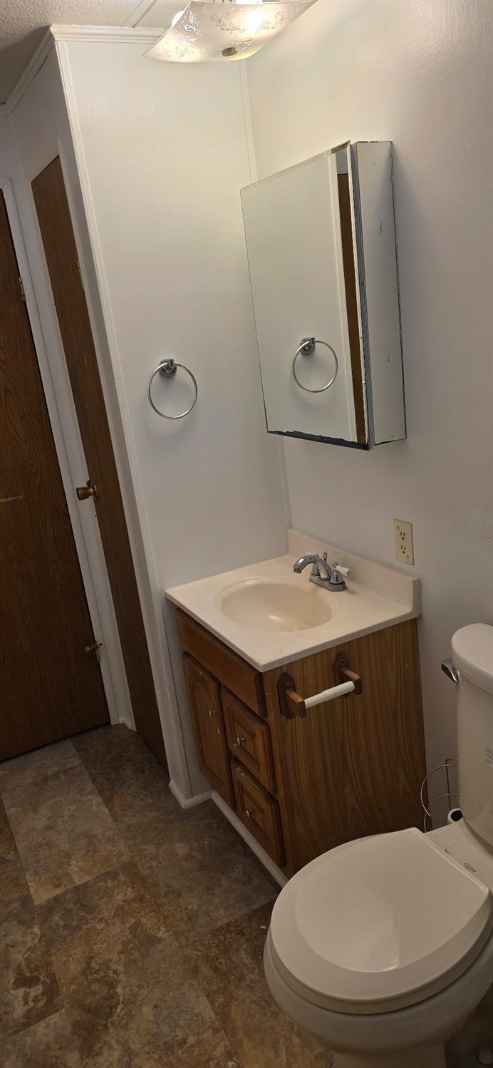 37314 Mistletoe Rd, Yokuts Valley, CA 93675