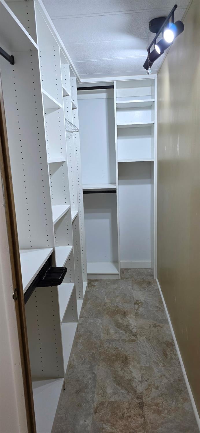 37314 Mistletoe Rd, Yokuts Valley, CA 93675