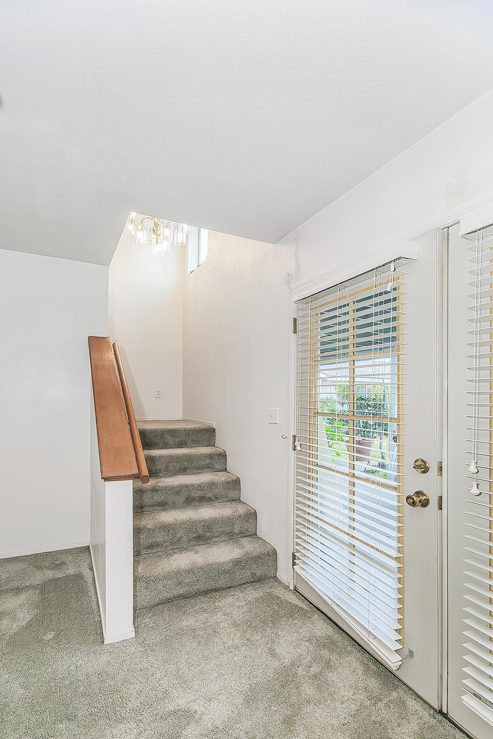 665 Ramblewood Ct, Dinuba, CA 93618