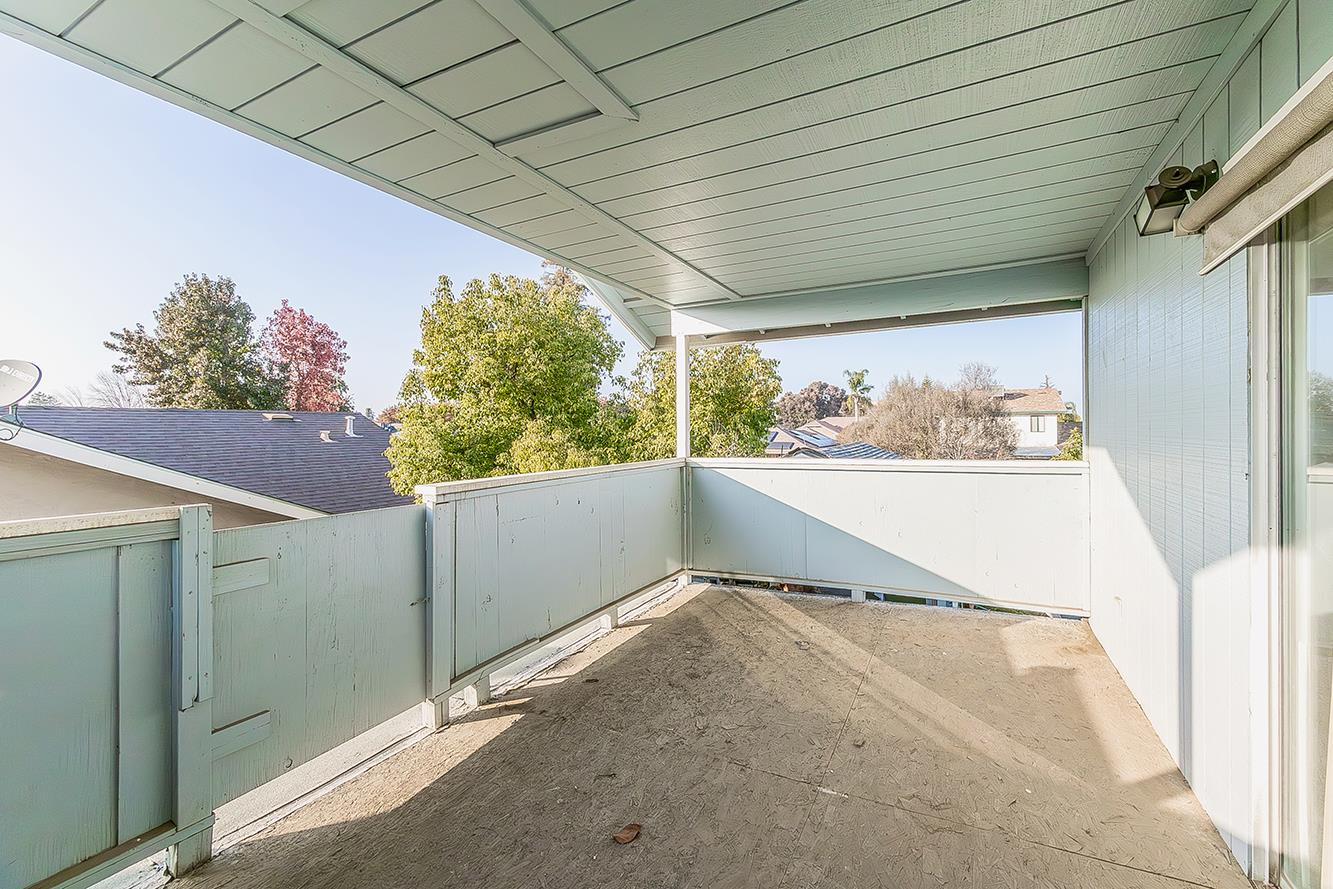 665 Ramblewood Ct, Dinuba, CA 93618